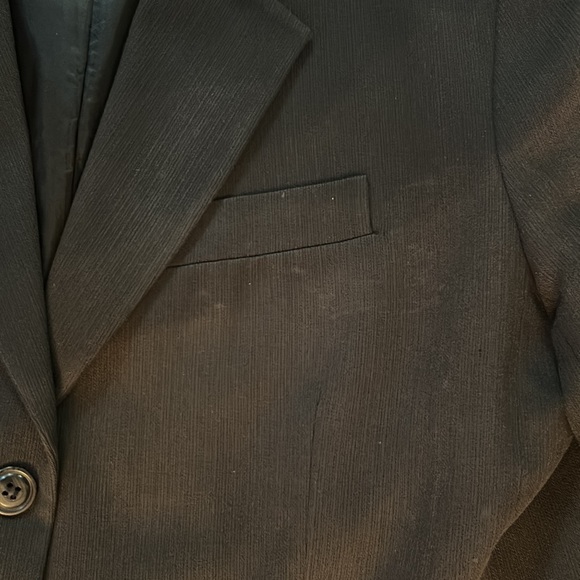 DKNY Classic 3 Button Blazer w Left Breast Pocket & 2 Front Pockets w Flaps - Picture 3 of 7